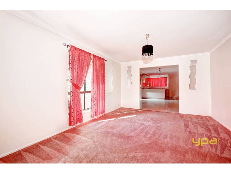 6 Johnson Bowl, Meadow Heights VIC 3048