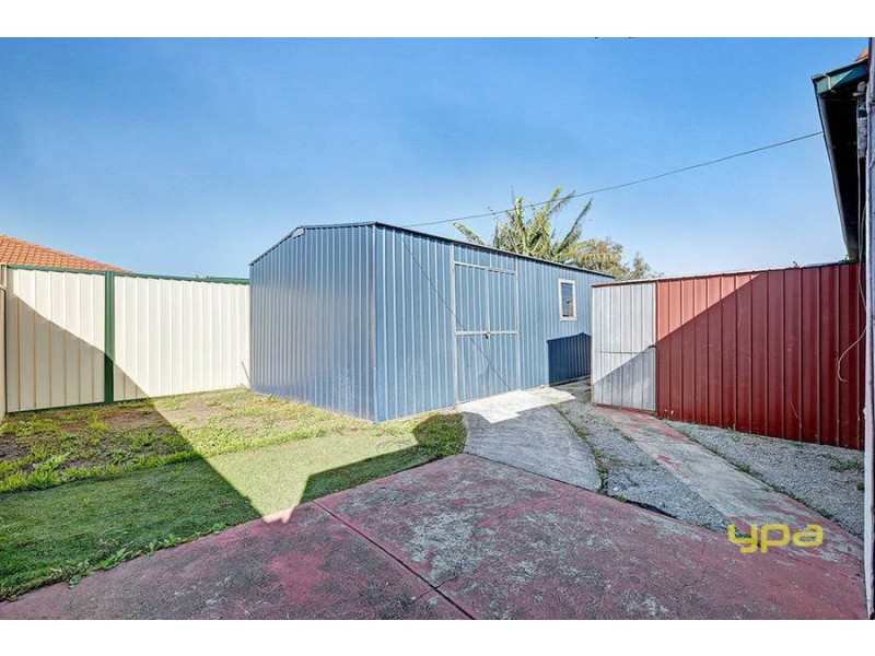 6 Johnson Bowl, Meadow Heights VIC 3048