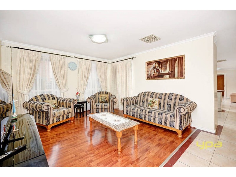 11 Lynx Avenue, Roxburgh Park VIC 3064