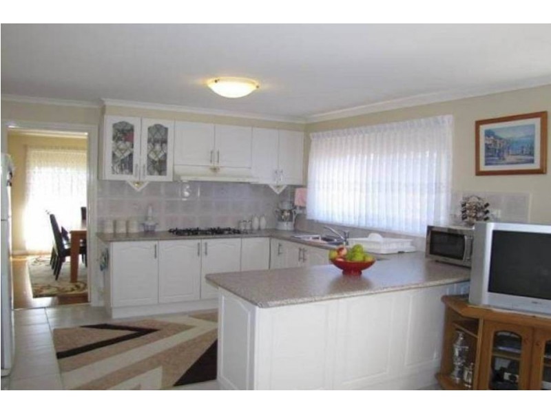 24 Bicentennial Crescent, Meadow Heights VIC 3048