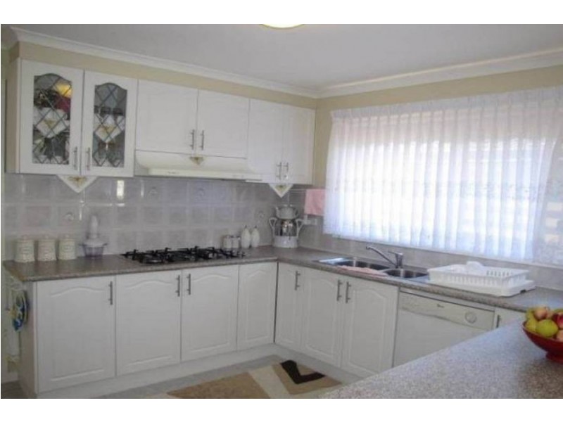 24 Bicentennial Crescent, Meadow Heights VIC 3048