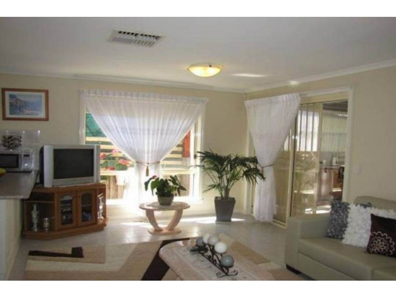 24 Bicentennial Crescent, Meadow Heights VIC 3048