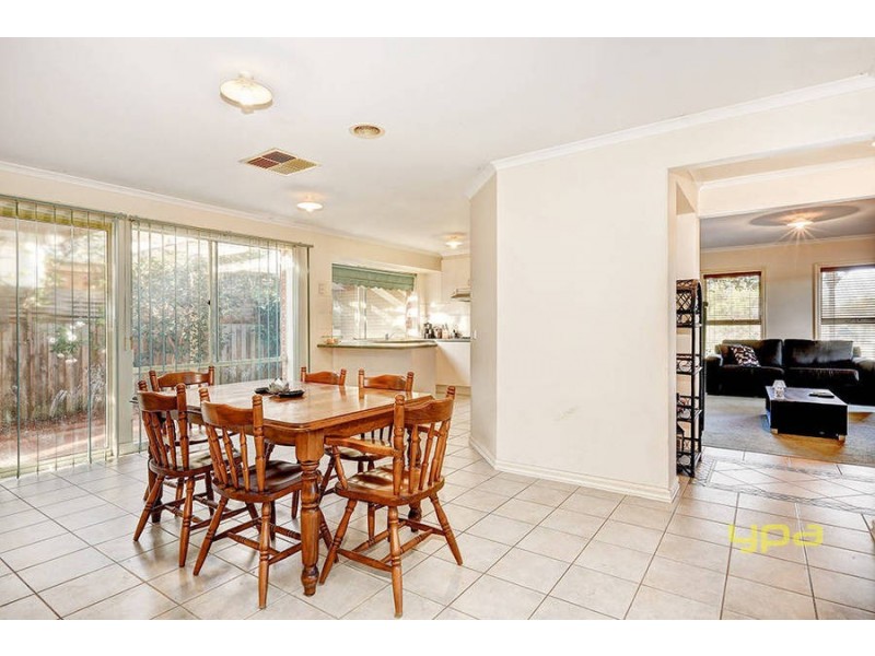 45 McIntyre Avenue, Roxburgh Park VIC 3064