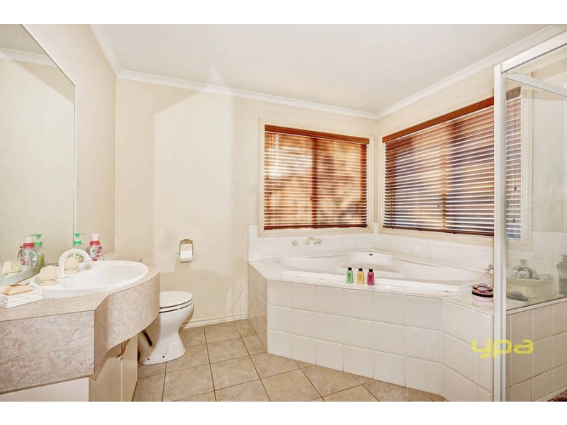 45 McIntyre Avenue, Roxburgh Park VIC 3064