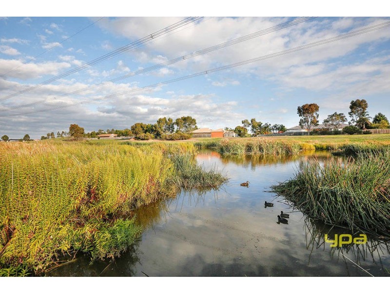 45 McIntyre Avenue, Roxburgh Park VIC 3064