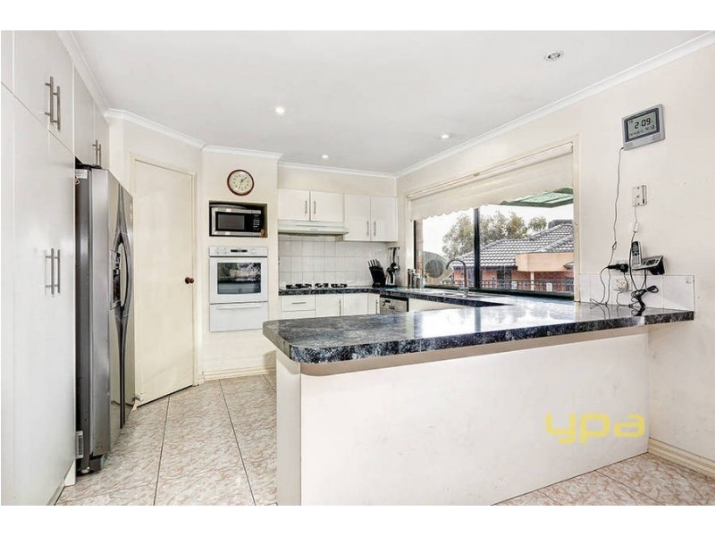 1/6 Hall Court, Meadow Heights VIC 3048