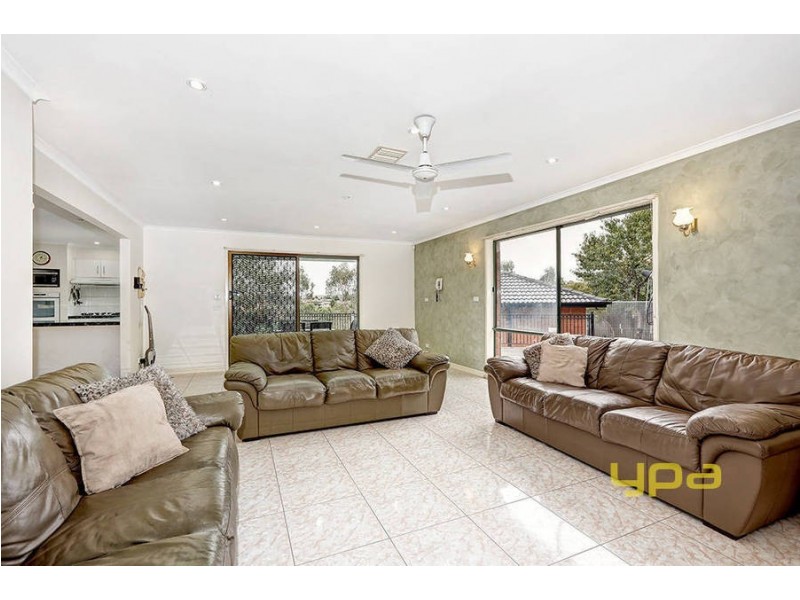 1/6 Hall Court, Meadow Heights VIC 3048