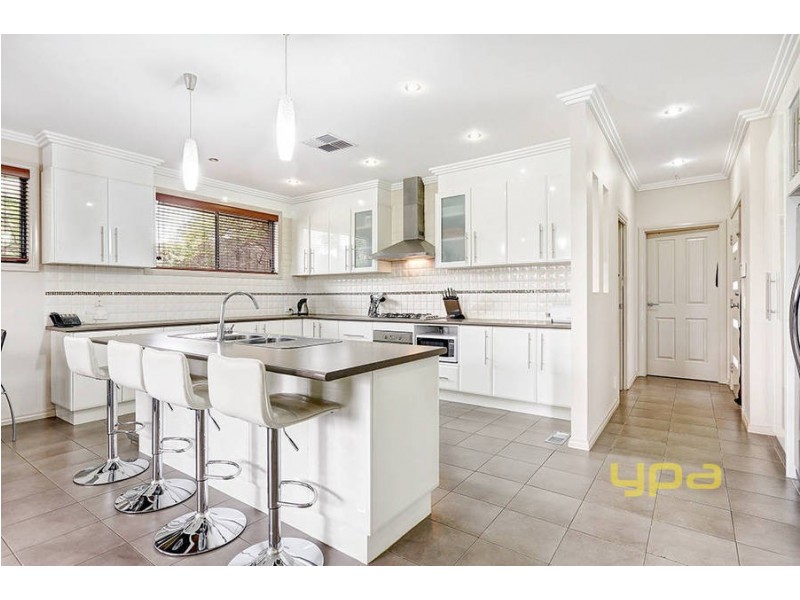 2/6 Hall Court, Meadow Heights VIC 3048