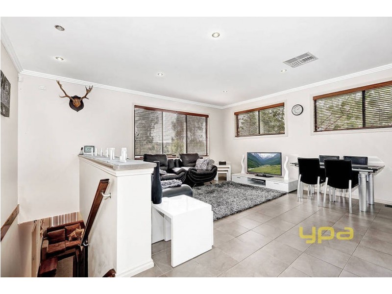 2/6 Hall Court, Meadow Heights VIC 3048