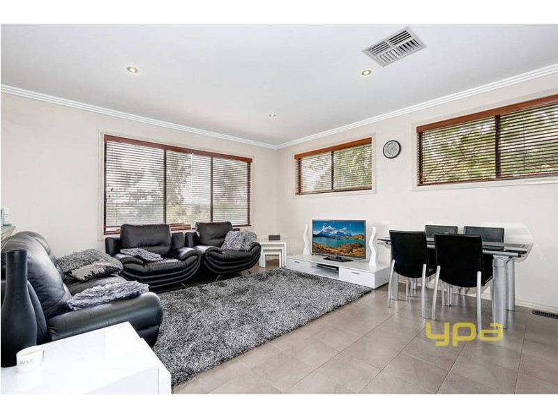2/6 Hall Court, Meadow Heights VIC 3048