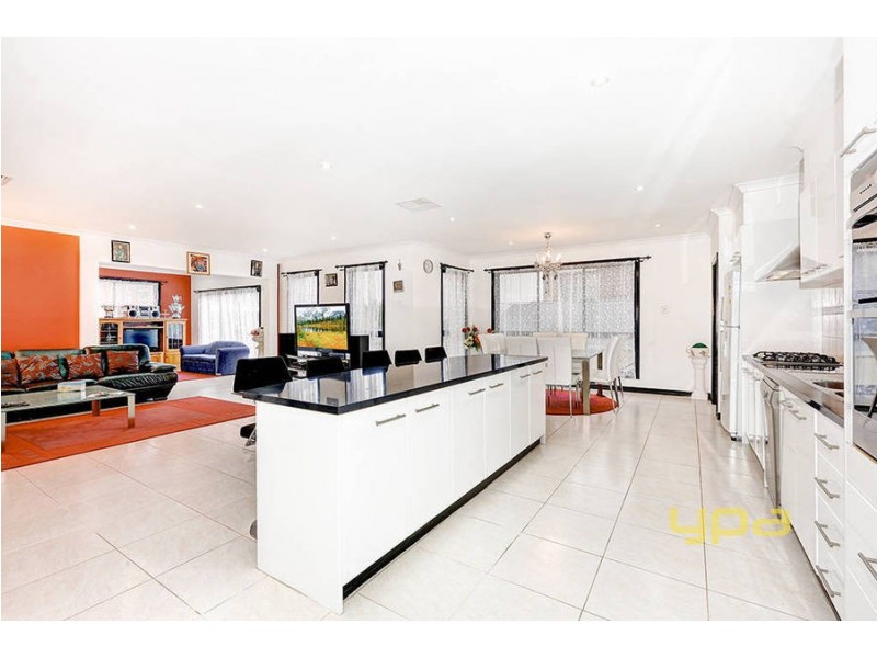 13 Correll Way, Roxburgh Park VIC 3064