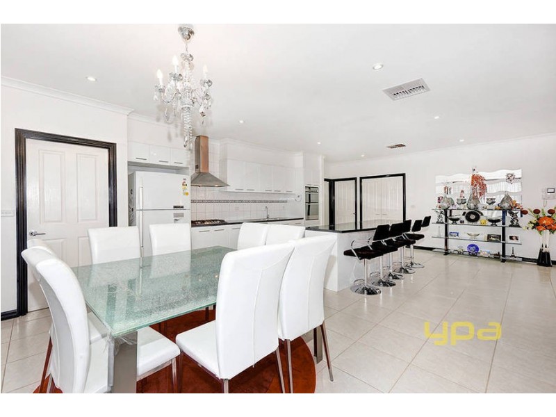 13 Correll Way, Roxburgh Park VIC 3064