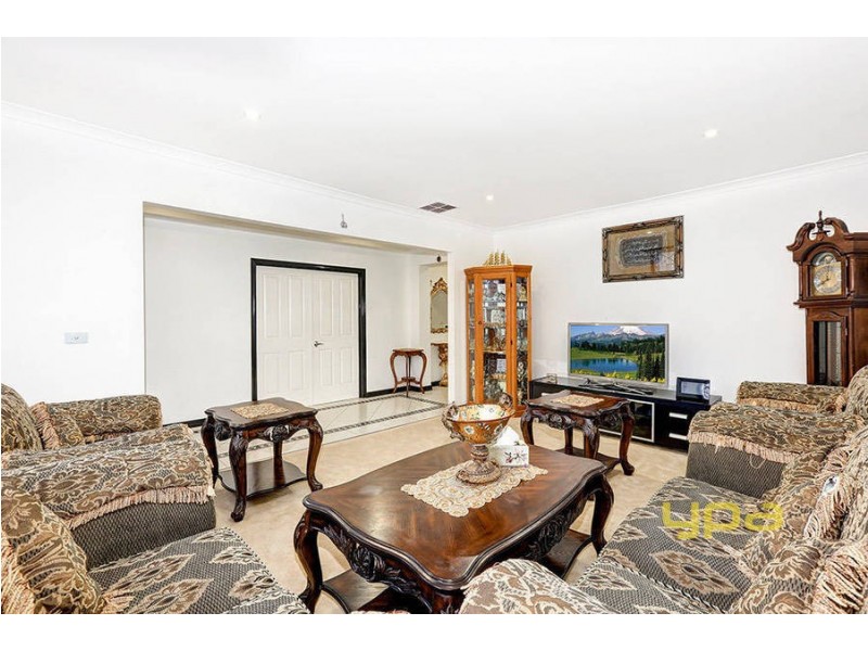 13 Correll Way, Roxburgh Park VIC 3064