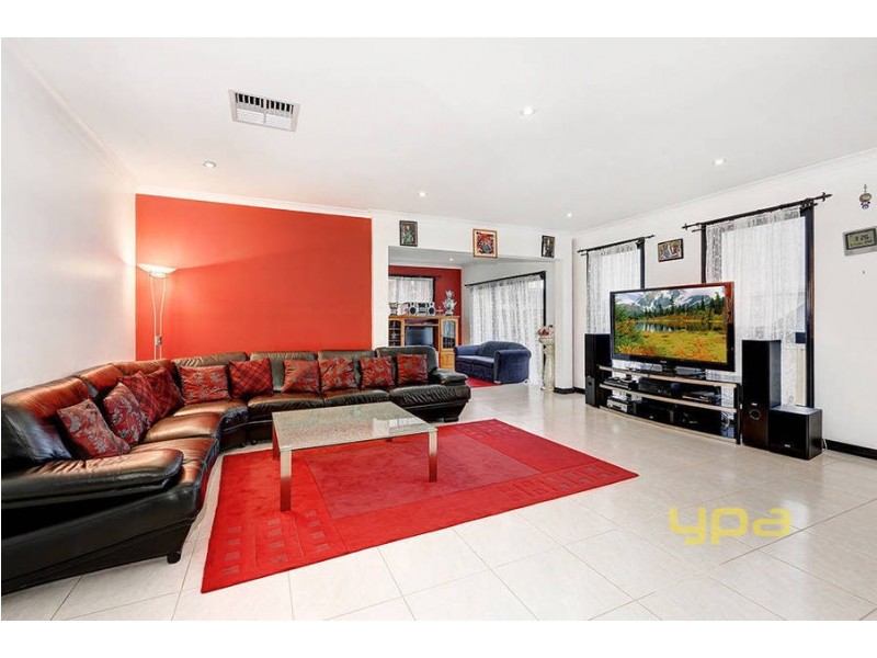 13 Correll Way, Roxburgh Park VIC 3064