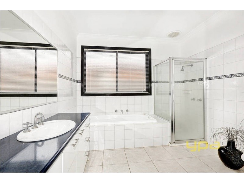 13 Correll Way, Roxburgh Park VIC 3064