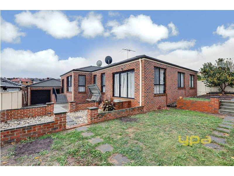 13 Correll Way, Roxburgh Park VIC 3064