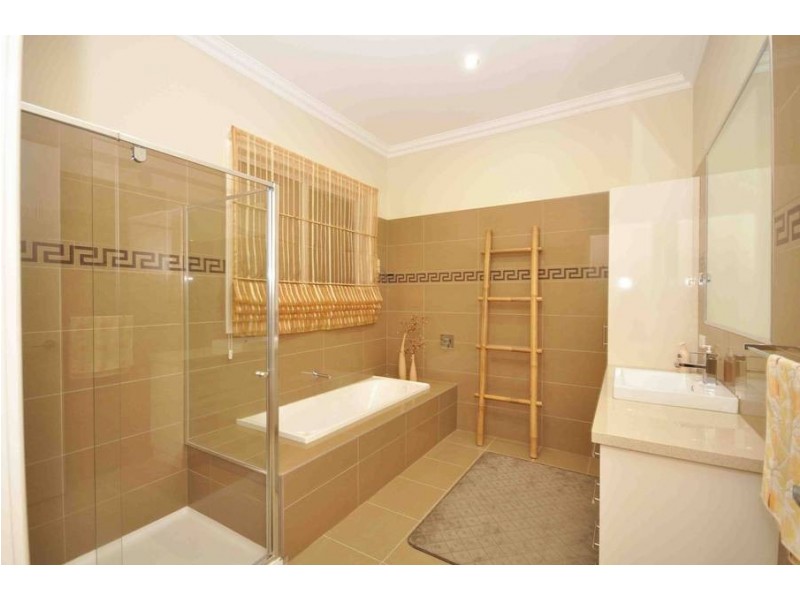 14 Wild Crescent, Roxburgh Park VIC 3064