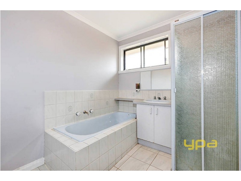 4 Hakea Place, Meadow Heights VIC 3048