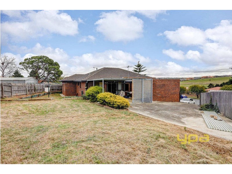 4 Hakea Place, Meadow Heights VIC 3048