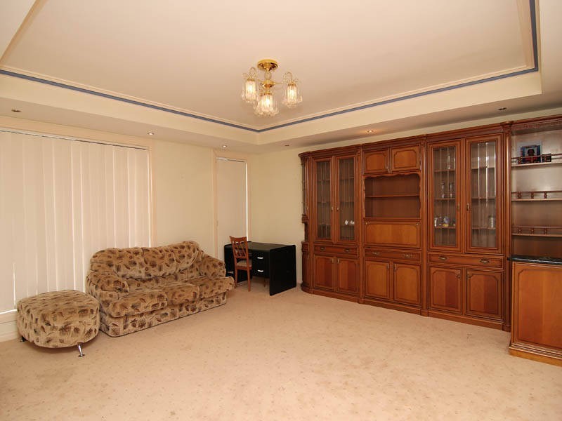 19 Klein Crescent, Roxburgh Park VIC 3064