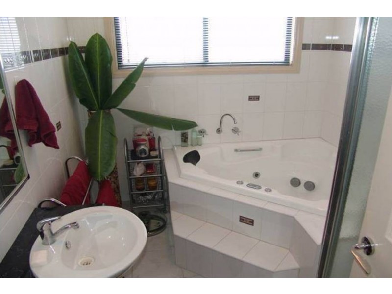 8 Chesterville Court, Roxburgh Park VIC 3064