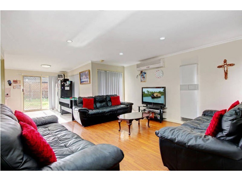 55 Rossiter Avenue, Roxburgh Park VIC 3064