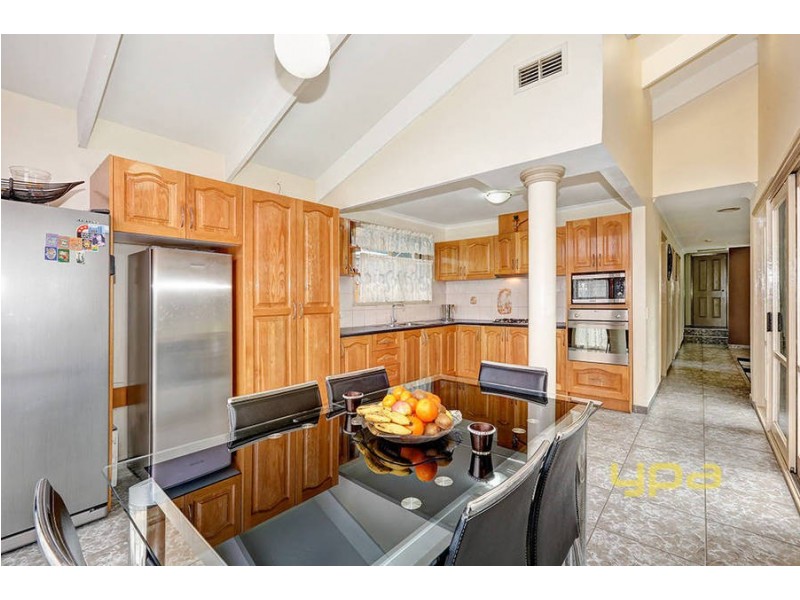 9 McNicol Close, Meadow Heights VIC 3048