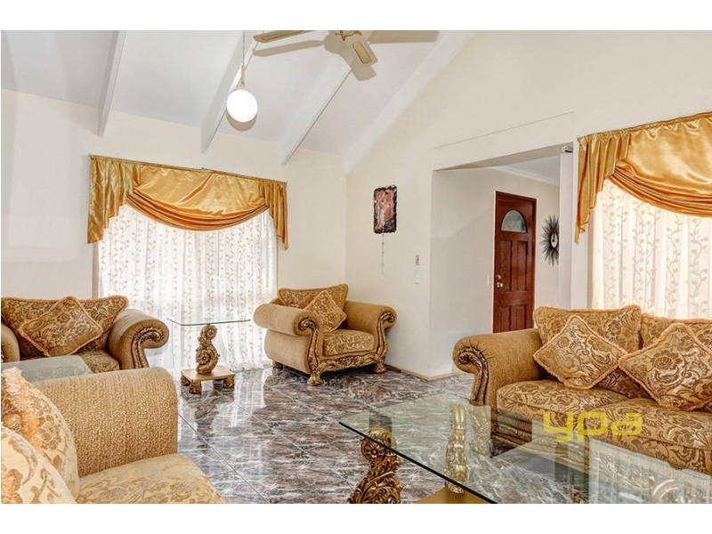 9 McNicol Close, Meadow Heights VIC 3048