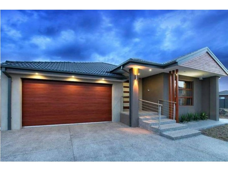 25 Bluebird Way, Roxburgh Park VIC 3064