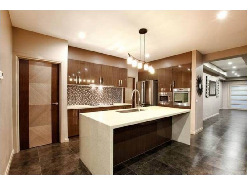 25 Bluebird Way, Roxburgh Park VIC 3064