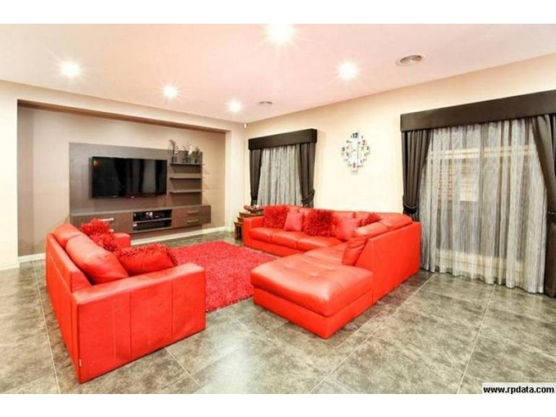 25 Bluebird Way, Roxburgh Park VIC 3064