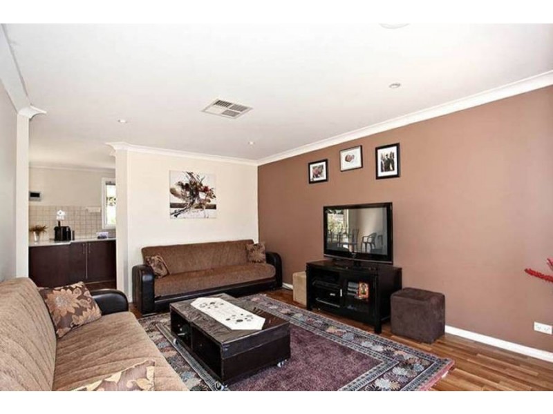 19/4-16 Melaleuca Drive, Meadow Heights VIC 3048