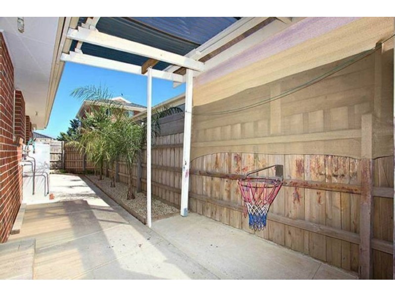 19/4-16 Melaleuca Drive, Meadow Heights VIC 3048