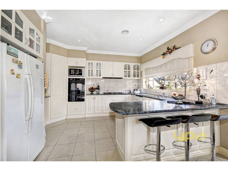 35 Masters Circuit, Roxburgh Park VIC 3064