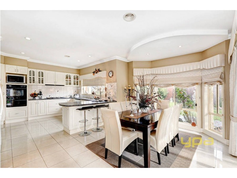 35 Masters Circuit, Roxburgh Park VIC 3064