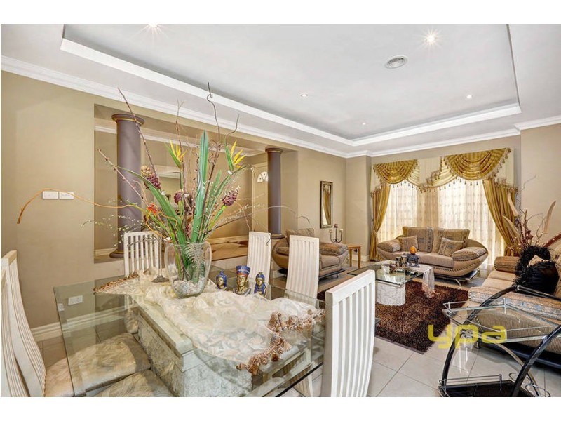 35 Masters Circuit, Roxburgh Park VIC 3064