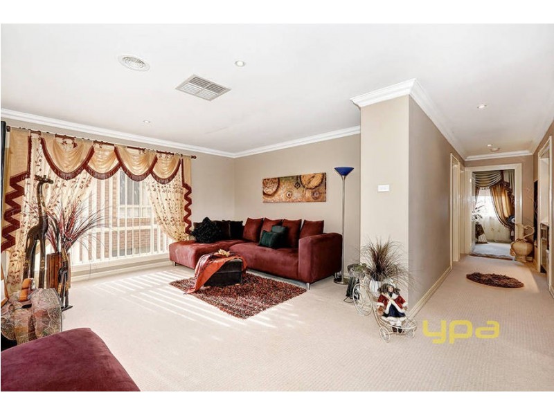 35 Masters Circuit, Roxburgh Park VIC 3064