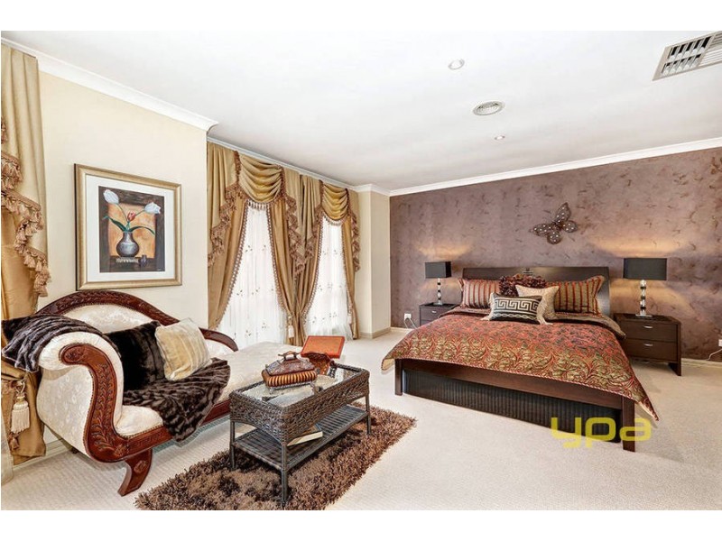 35 Masters Circuit, Roxburgh Park VIC 3064