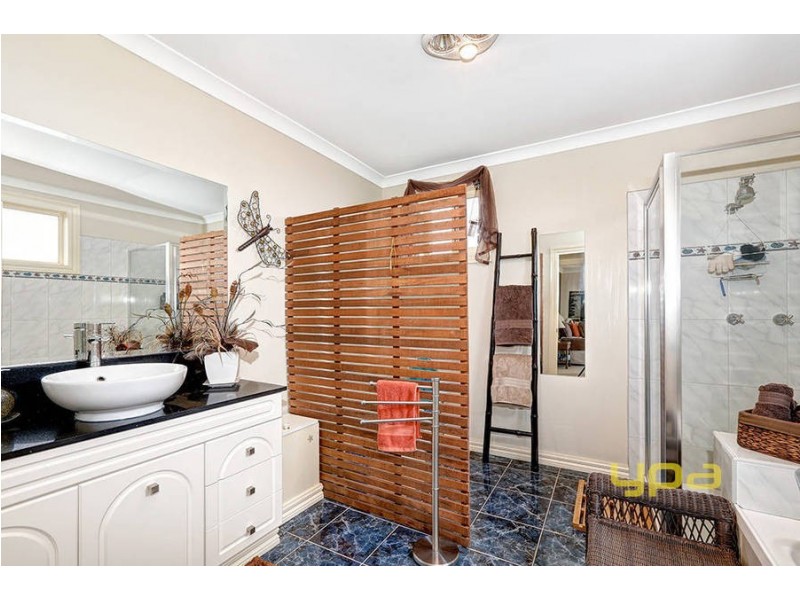 35 Masters Circuit, Roxburgh Park VIC 3064