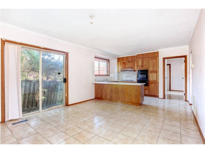 1/18 Pinnaroo Circuit, Meadow Heights VIC 3048