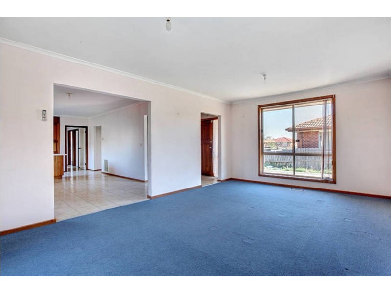 1/18 Pinnaroo Circuit, Meadow Heights VIC 3048