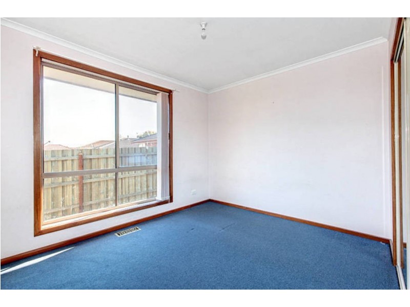 1/18 Pinnaroo Circuit, Meadow Heights VIC 3048