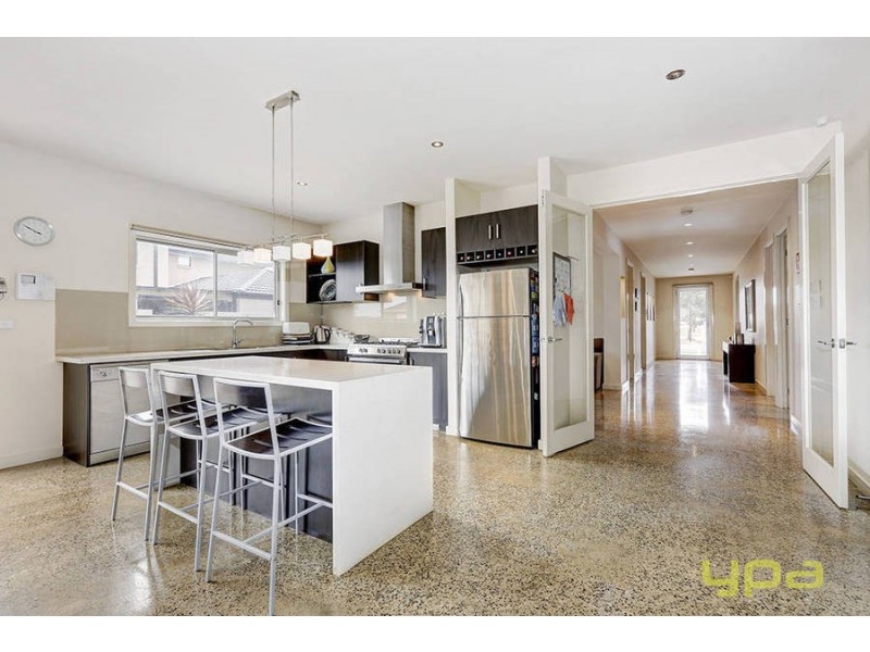 27 Coronet Avenue, Roxburgh Park VIC 3064