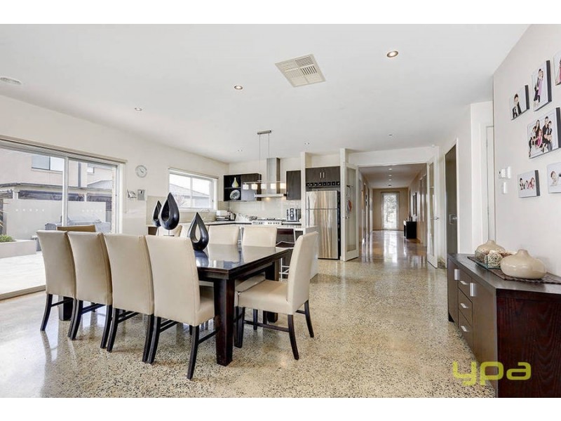 27 Coronet Avenue, Roxburgh Park VIC 3064