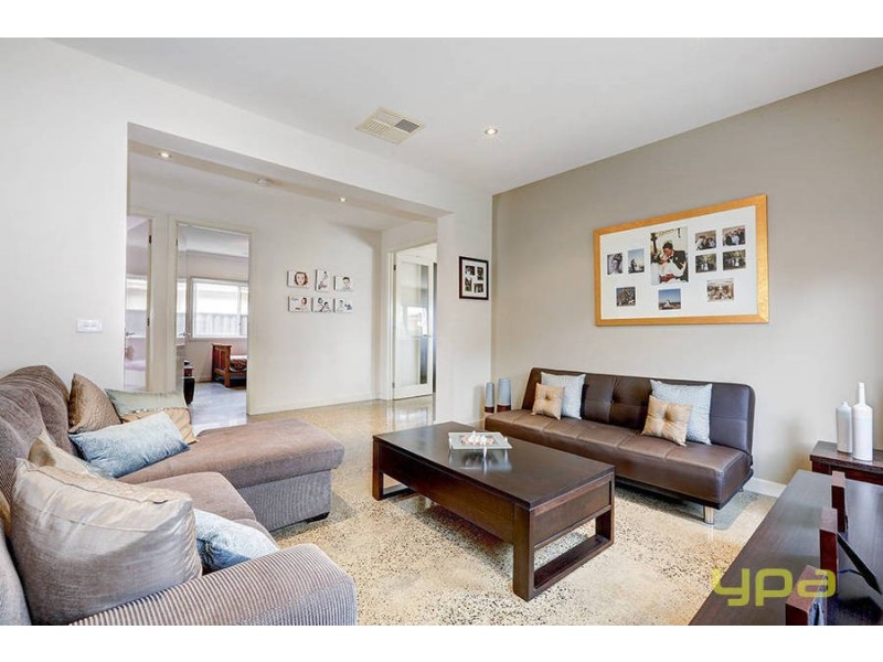 27 Coronet Avenue, Roxburgh Park VIC 3064