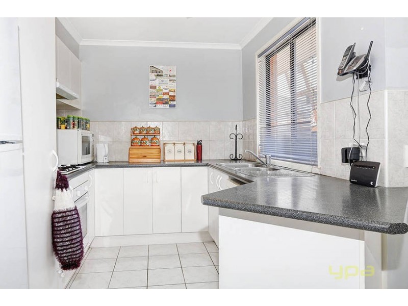 8 Rio Grande Drive, Roxburgh Park VIC 3064