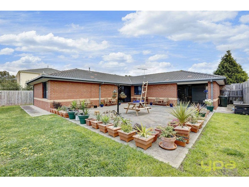 8 Rio Grande Drive, Roxburgh Park VIC 3064