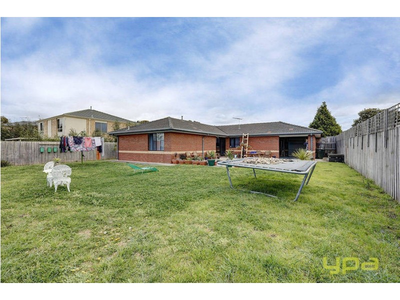 8 Rio Grande Drive, Roxburgh Park VIC 3064