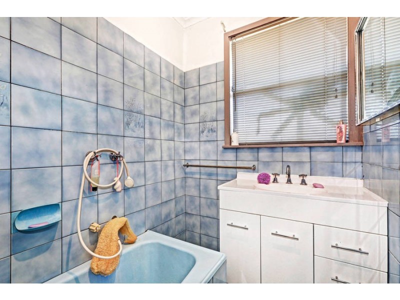 1  Guildford Avenue, Coolaroo VIC 3048