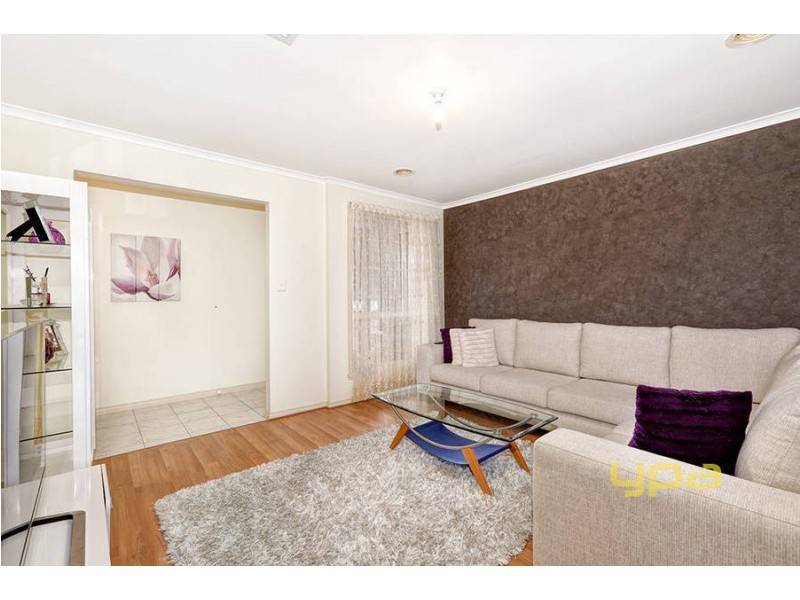 10 Thompson Crescent, Roxburgh Park VIC 3064